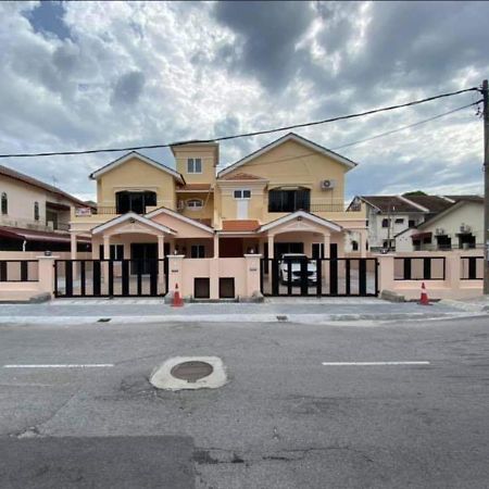 Ipoh Family Villa-Spacious Stay For 21 Or 42Pax エクステリア 写真